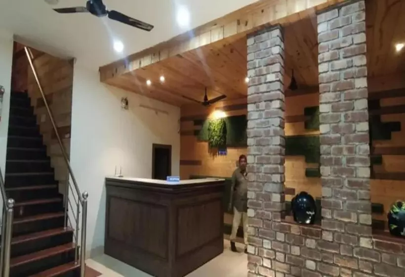 ホテル Goroomgo Supreme Guest House Dehradun