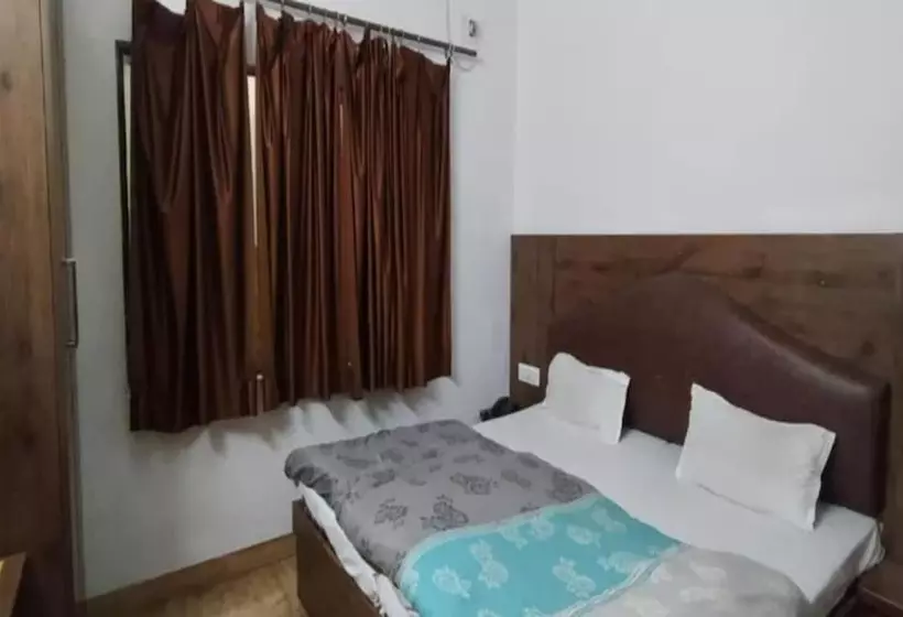 ホテル Goroomgo Supreme Guest House Dehradun
