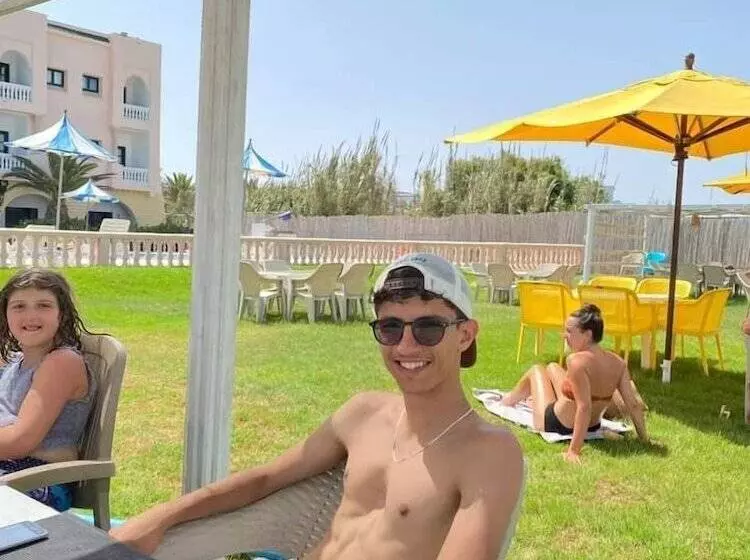 Hotelli Hôtel Résidence El Fatimi