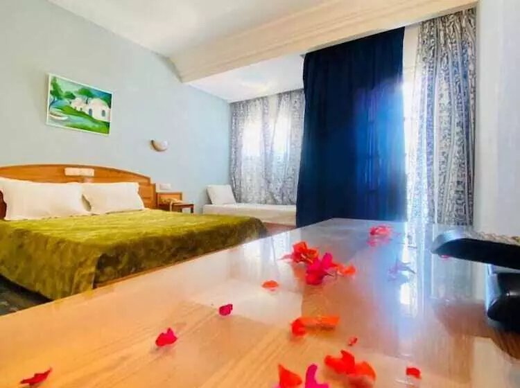 Hotelli Hôtel Résidence El Fatimi