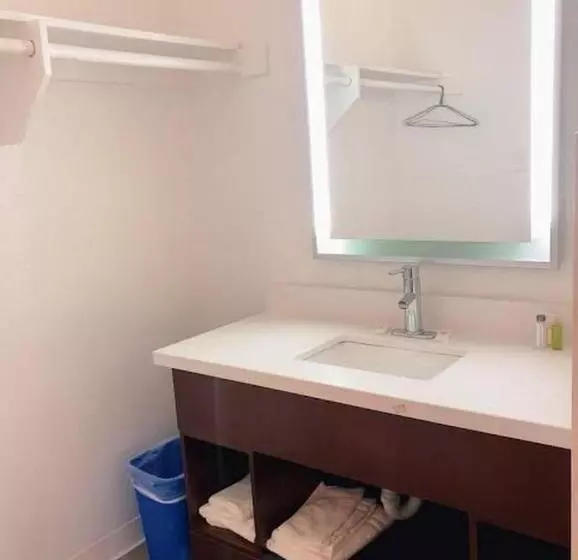 Hotelli Super 8 By Wyndham San Jose Airport