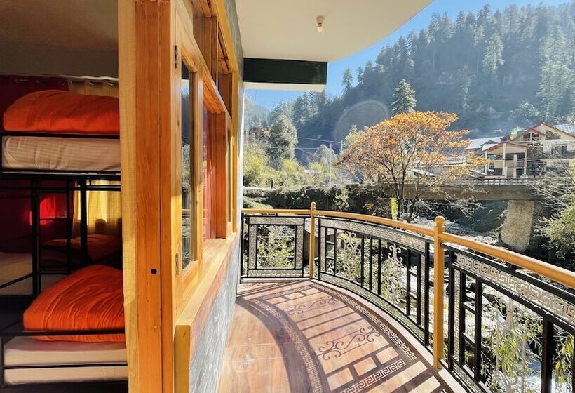 Madpackers Jibhi Hostel