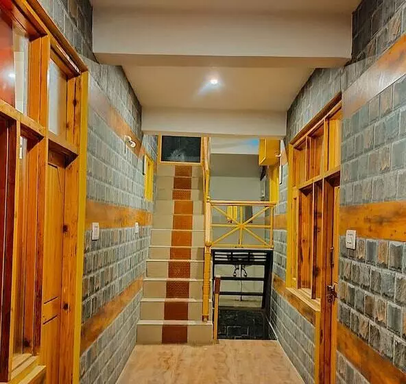 Madpackers Jibhi   Hostel