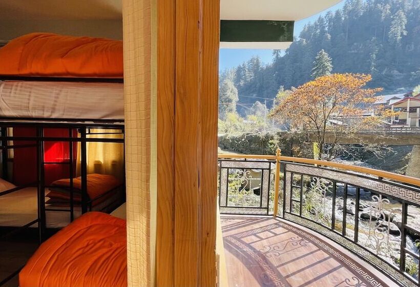 Madpackers Jibhi Hostel