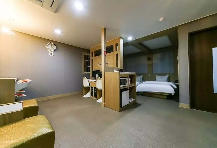 مُتل Changwon Masan Time
