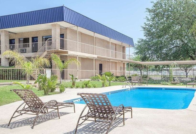 فندق على الطريق Courtyard Hotel & Event Center