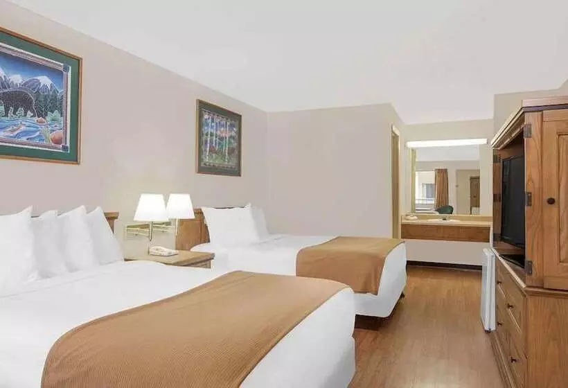 Motelli Courtyard Hotel & Event Center