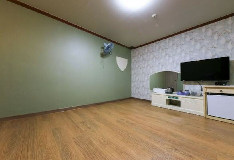 모텔 Daejeon Sintanjin Royal