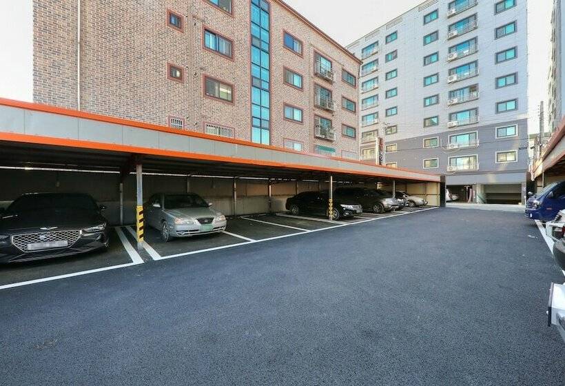 모텔 Daejeon Sintanjin Royal