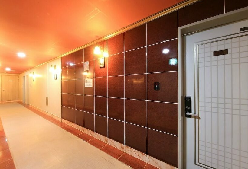 모텔 Daejeon Sintanjin Royal