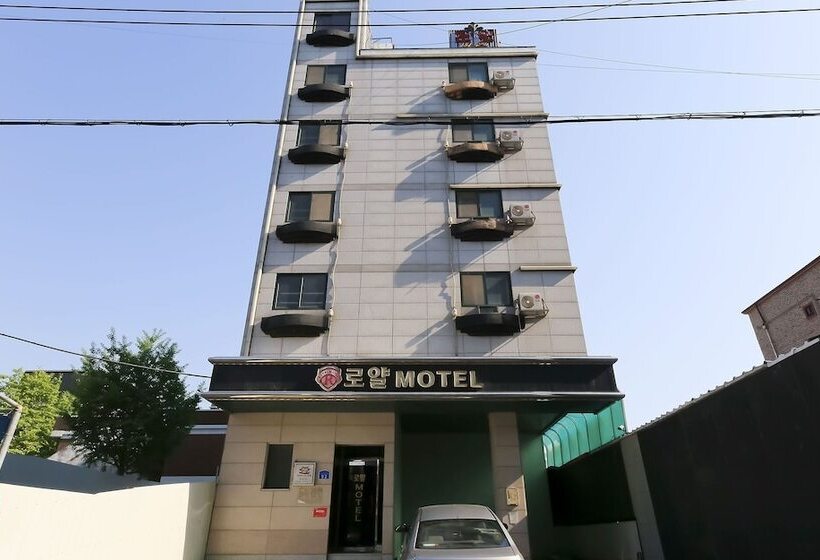 모텔 Daejeon Sintanjin Royal