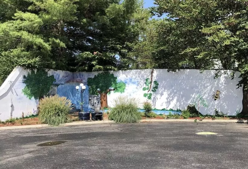 Motelli The Tompkinsville Inn