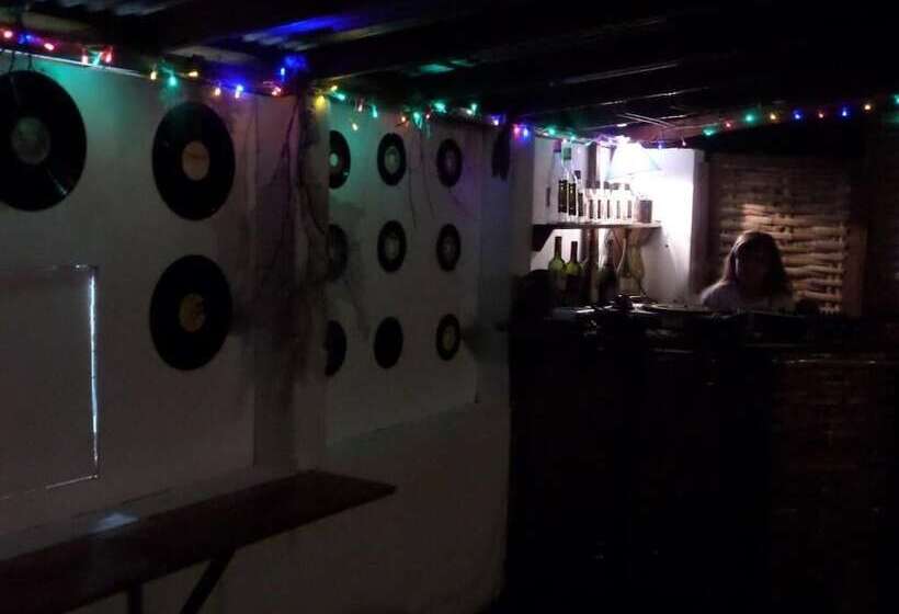 پانسیون La Familia Guesthouse