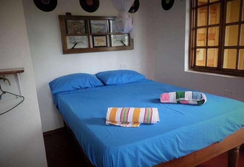 پانسیون La Familia Guesthouse