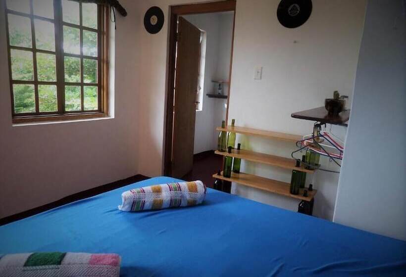 پانسیون La Familia Guesthouse