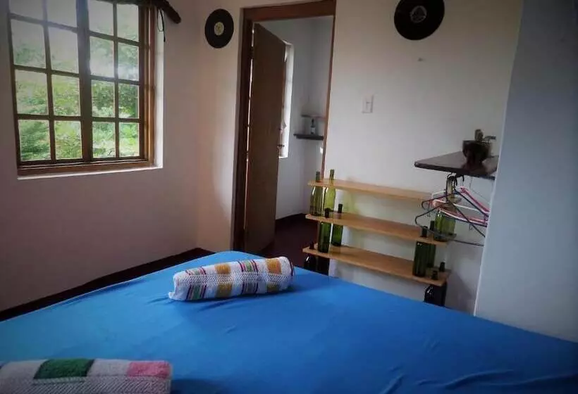 پانسیون La Familia Guesthouse