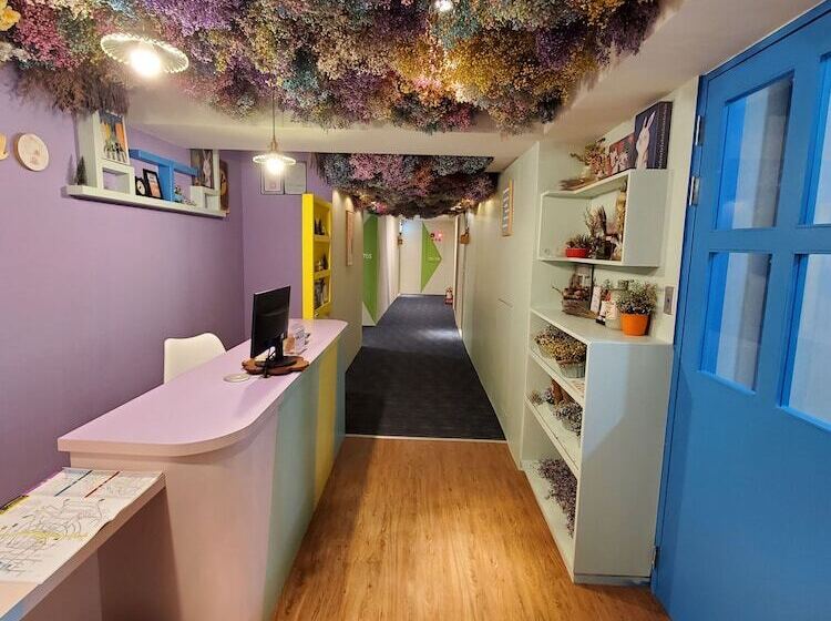 پانسیون Stay A Moment Inn