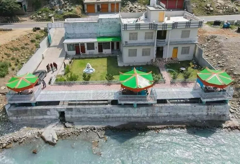 پانسیون The Riverine Inn