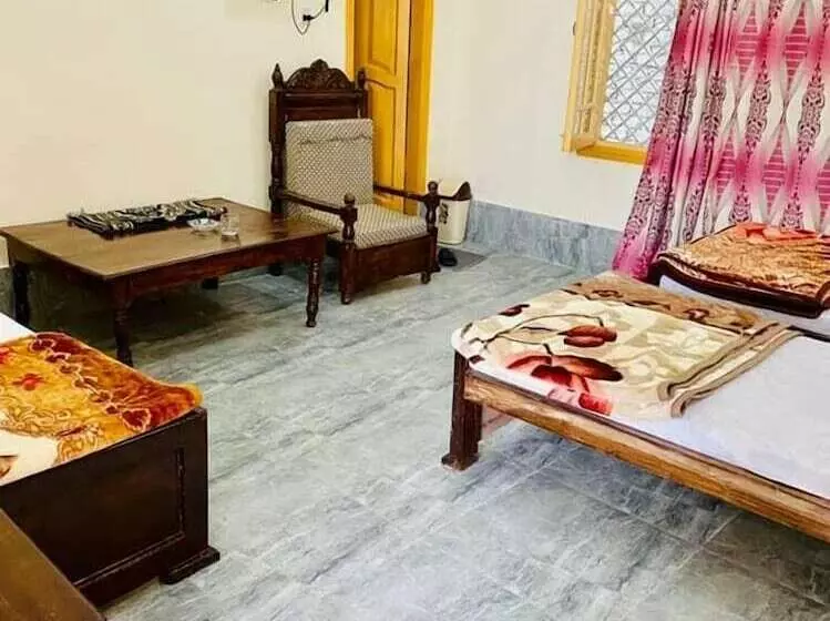 پانسیون The Riverine Inn