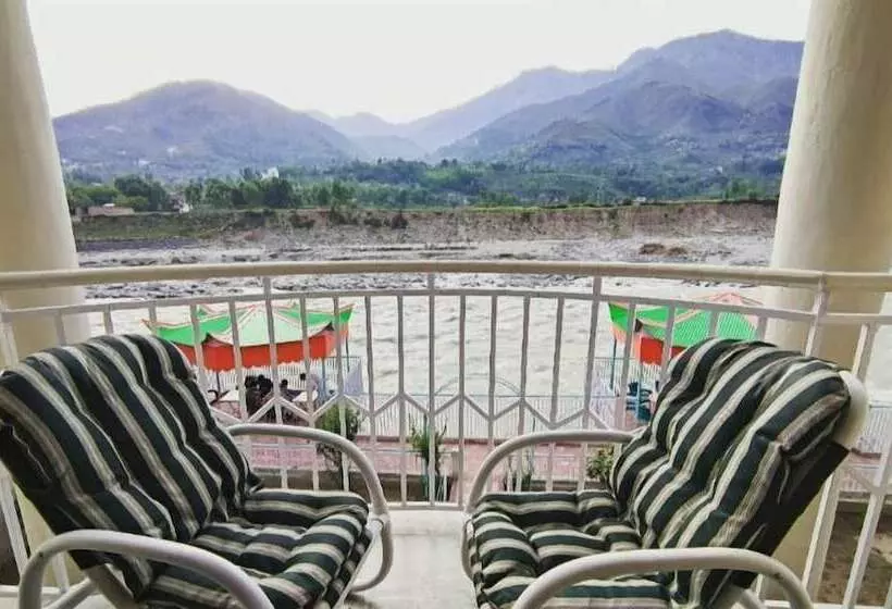 پانسیون The Riverine Inn