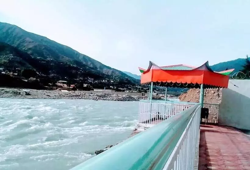 پانسیون The Riverine Inn