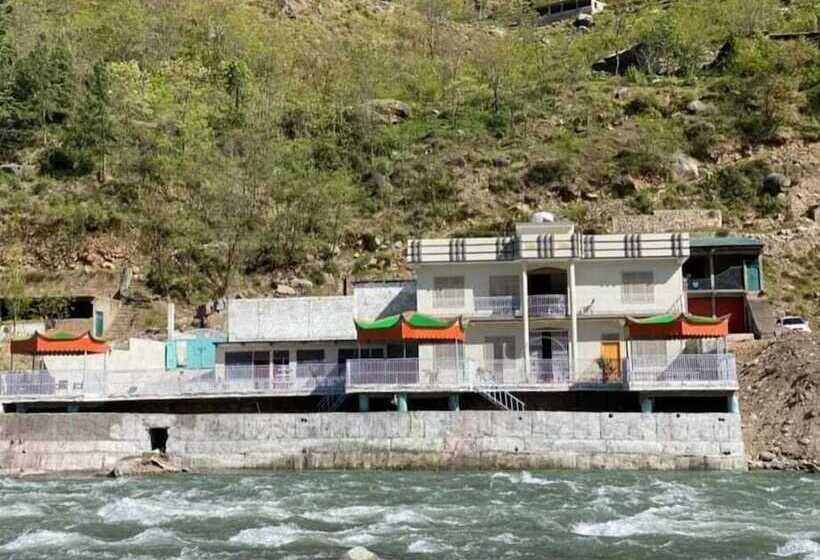 Pensión The Riverine Inn