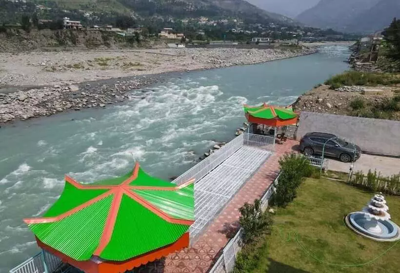 پانسیون The Riverine Inn