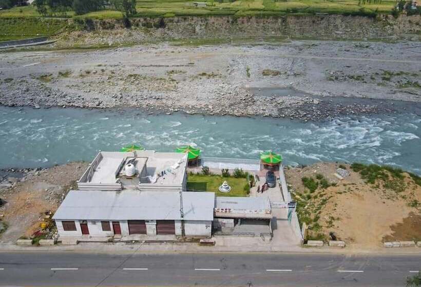 Pensión The Riverine Inn