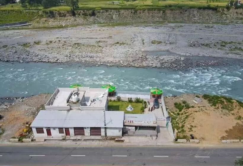 پانسیون The Riverine Inn