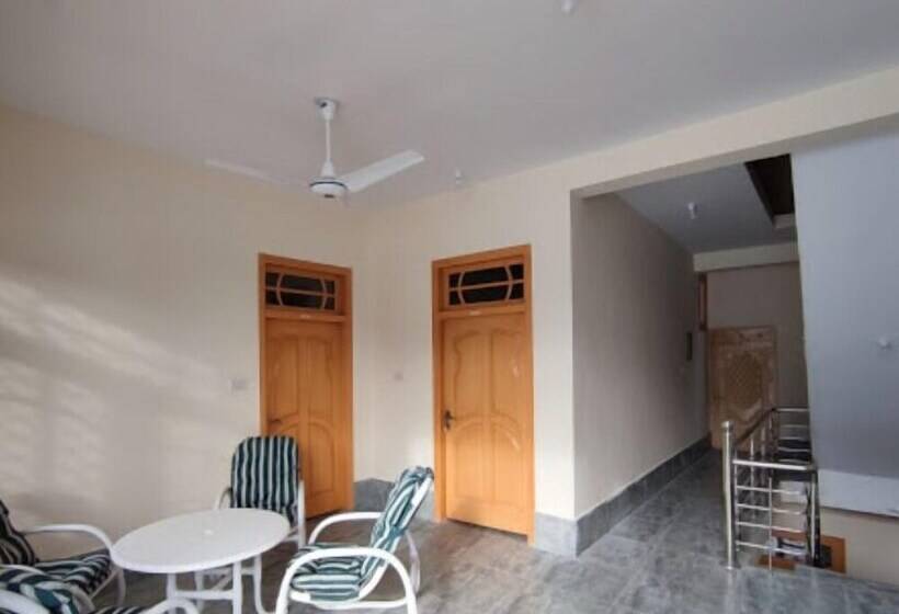 Pensión The Riverine Inn