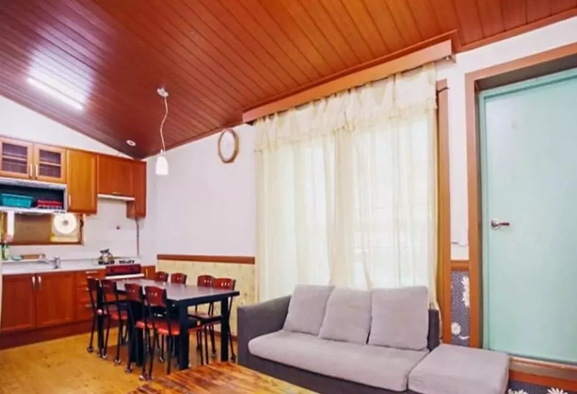 Pocheon Supsogui Hayanjip Pension