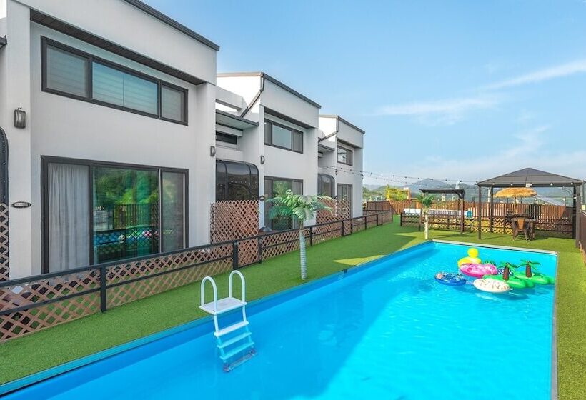 Gapyeong Beilli Pet Pool Villa Pension
