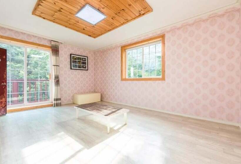 Gurye Dandelion Travel Pension