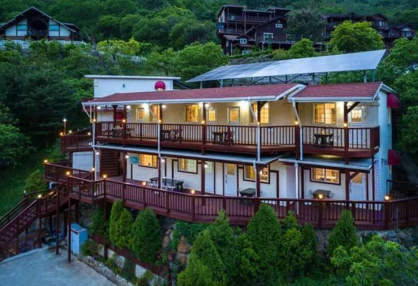 Gurye Dandelion Travel Pension