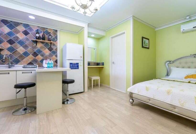 Gurye Dandelion Travel Pension