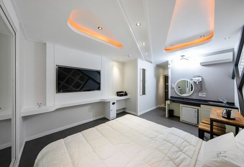 Gyeongju Pension 700