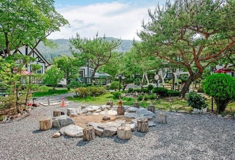 Hongcheon Gangbyeonuisuchaehwa Pension