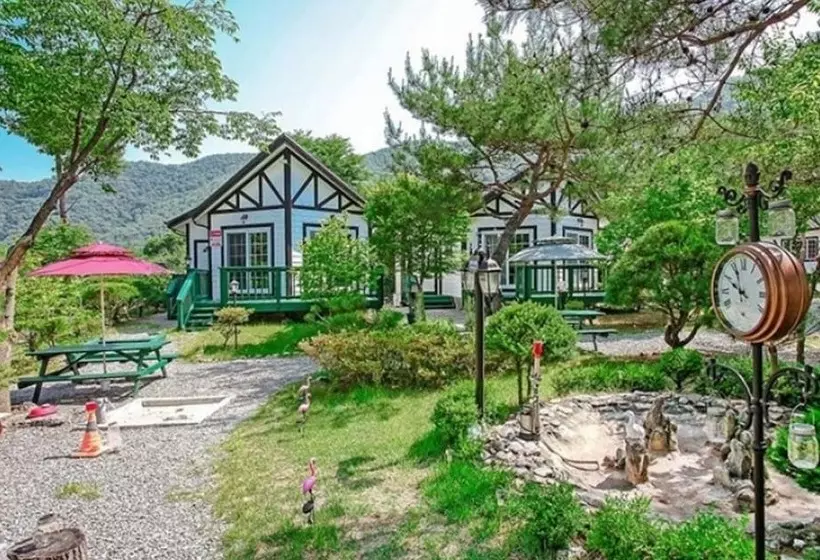 Hongcheon Gangbyeonuisuchaehwa Pension