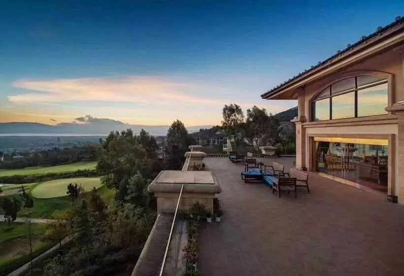 Hotelli Dali Art Golf