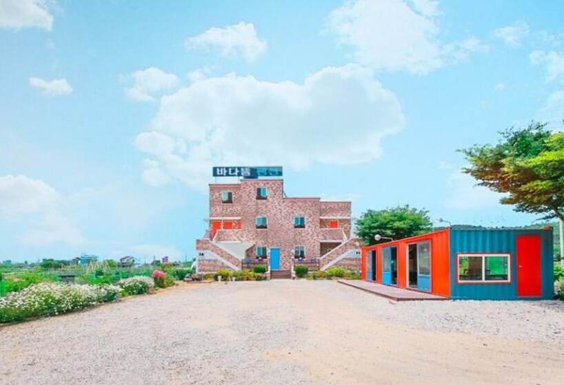 Hwaseong Badateuriyagi Pension