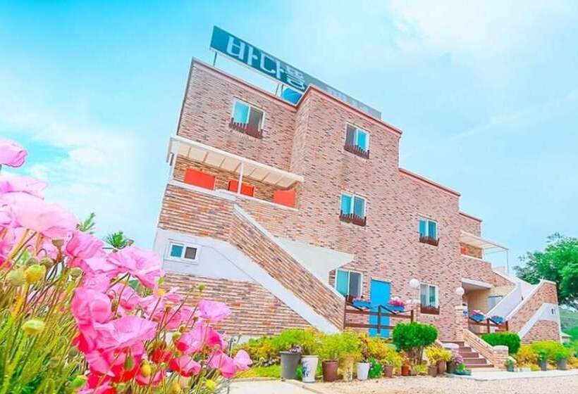 Hwaseong Badateuriyagi Pension
