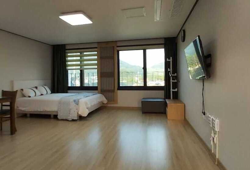 Namhae Bakatio Pension