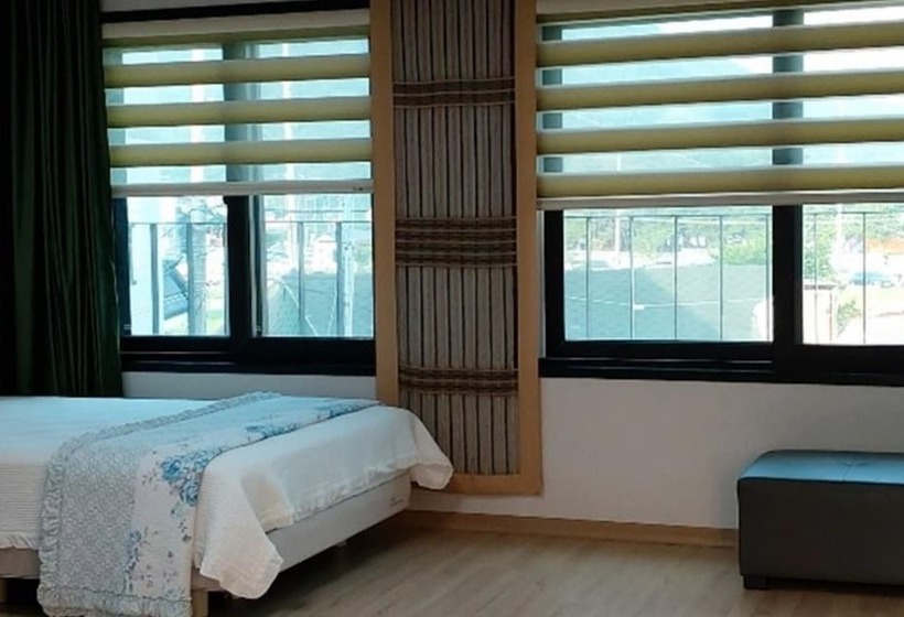 Namhae Bakatio Pension