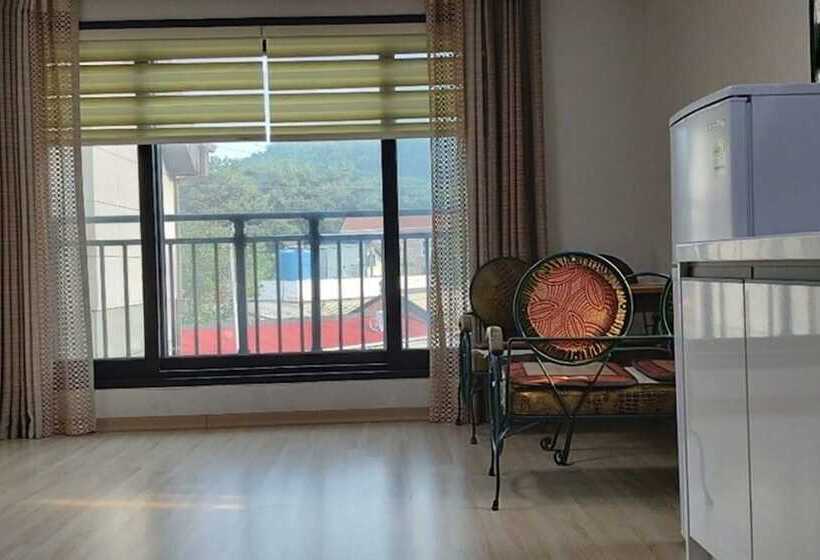 Namhae Bakatio Pension