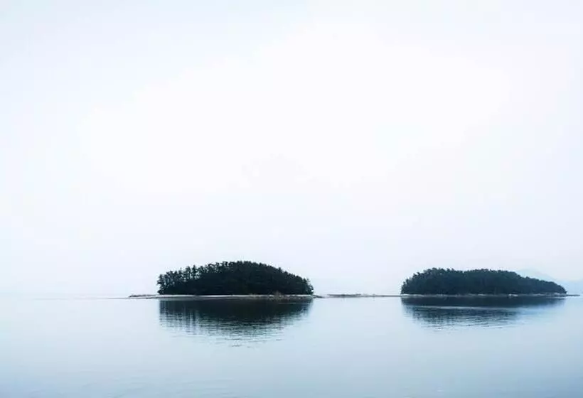 Namhae Seomnara Hayanjip Pension