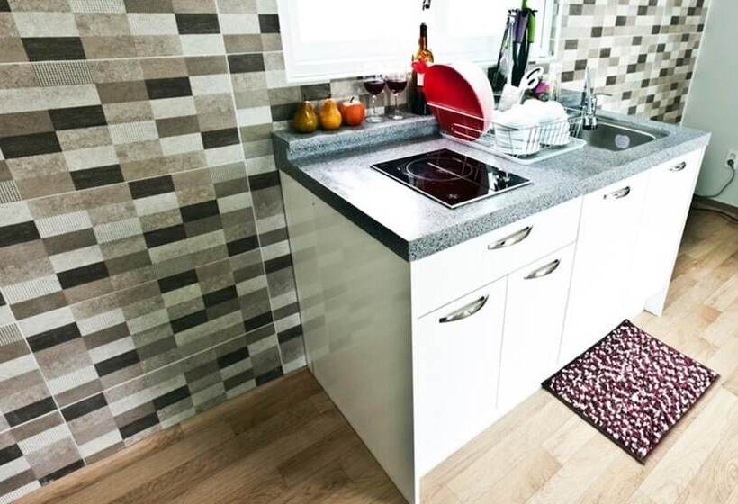 Namhae Seomnara Hayanjip Pension