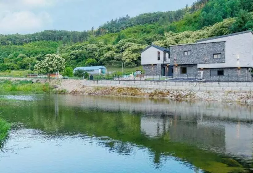 Majatalo Chuncheon Sampogil Pool Villa