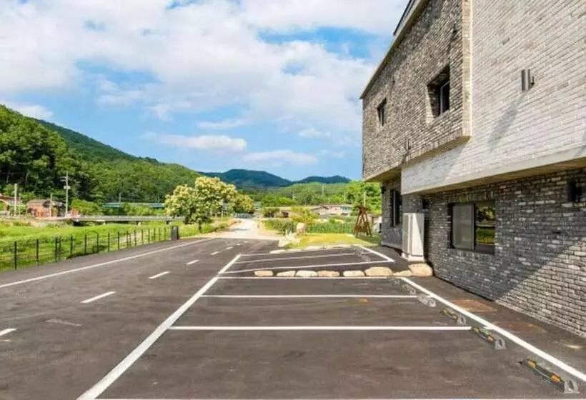 Majatalo Chuncheon Sampogil Pool Villa