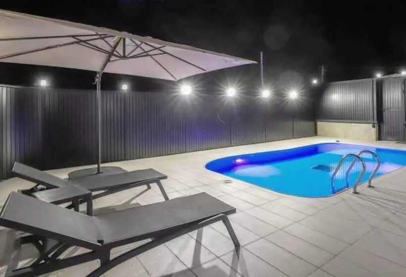 Majatalo Chuncheon Sampogil Pool Villa