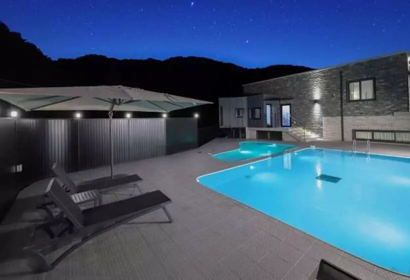 Majatalo Chuncheon Sampogil Pool Villa